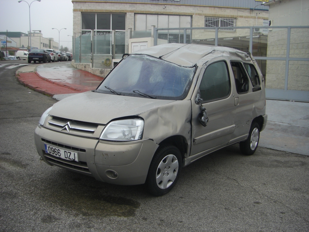 VISTA DELANTERA IZQUIERDA CITROEN BERLINGO 1.6 HDI 90CV COMBI