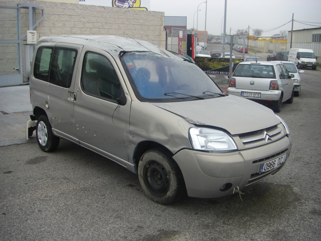 VISTA DELANTERA DERECHA CITROEN BERLINGO 1.6 HDI 90CV COMBI