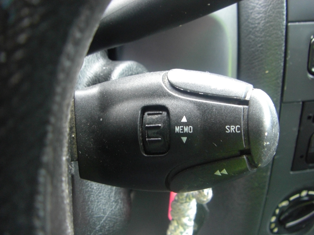 VISTA MANDOS AUDIO EN VOLANTE CITROEN BERLINGO 1.6 HDI 90CV COMBI