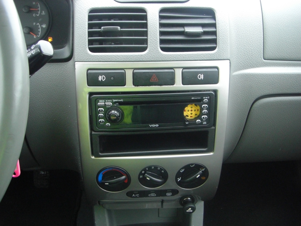 VISTA A/C Y CD KIA RIO 1.6 I-S 100CV FAMILIAR