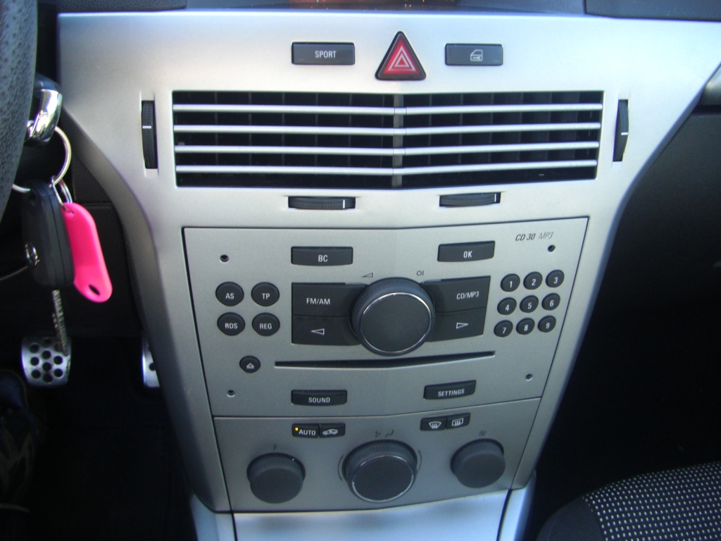 VISTA CD Y CLIMA OPEL ASTRA 1.6 TWINPORT GASOLINA 105CV