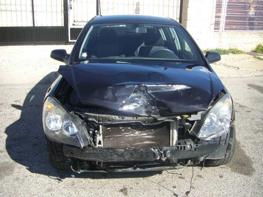 VISTA DELANTERA OPEL ASTRA 1.6 TWINPORT GASOLINA 105CV