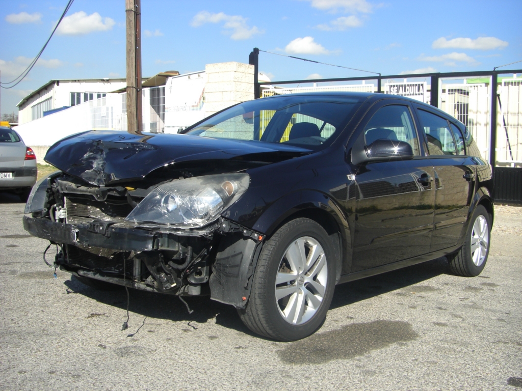 VISTA DELANTERA IZQUIERDA OPEL ASTRA 1.6 TWINPORT GASOLINA 105CV