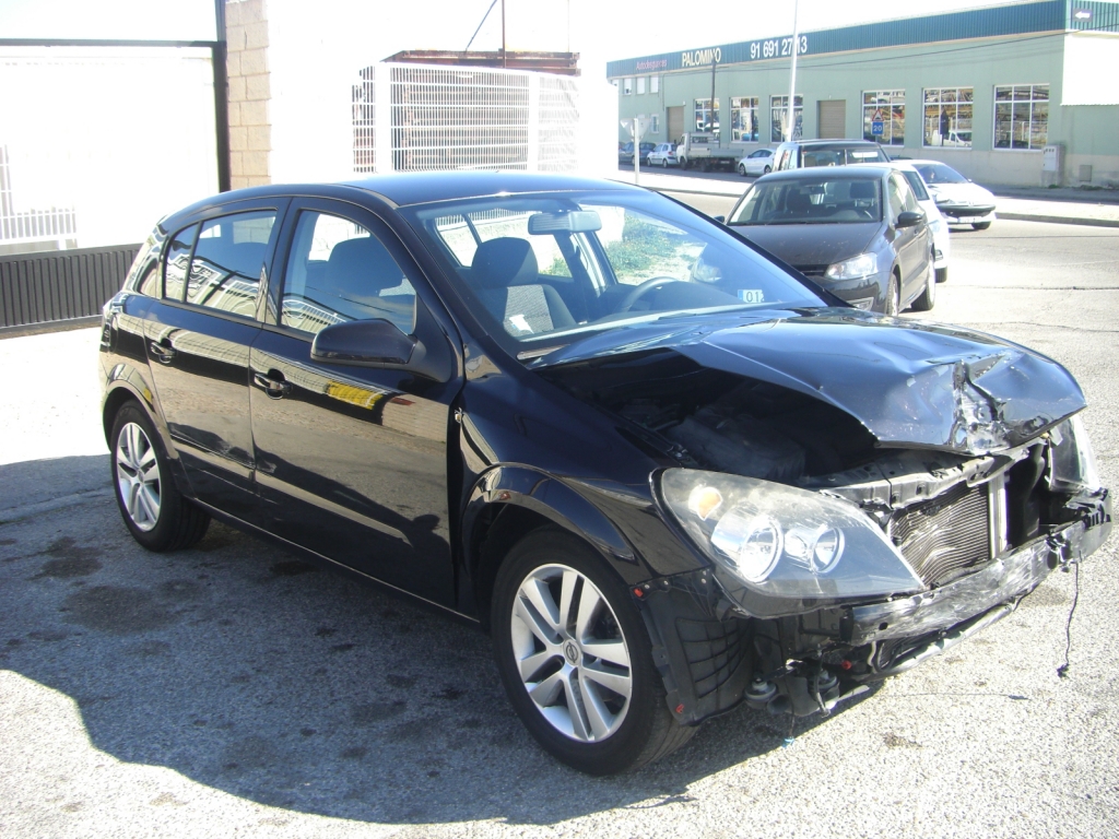 VISTA DELANTERA DERECHA OPEL ASTRA 1.6 TWINPORT GASOLINA 105CV