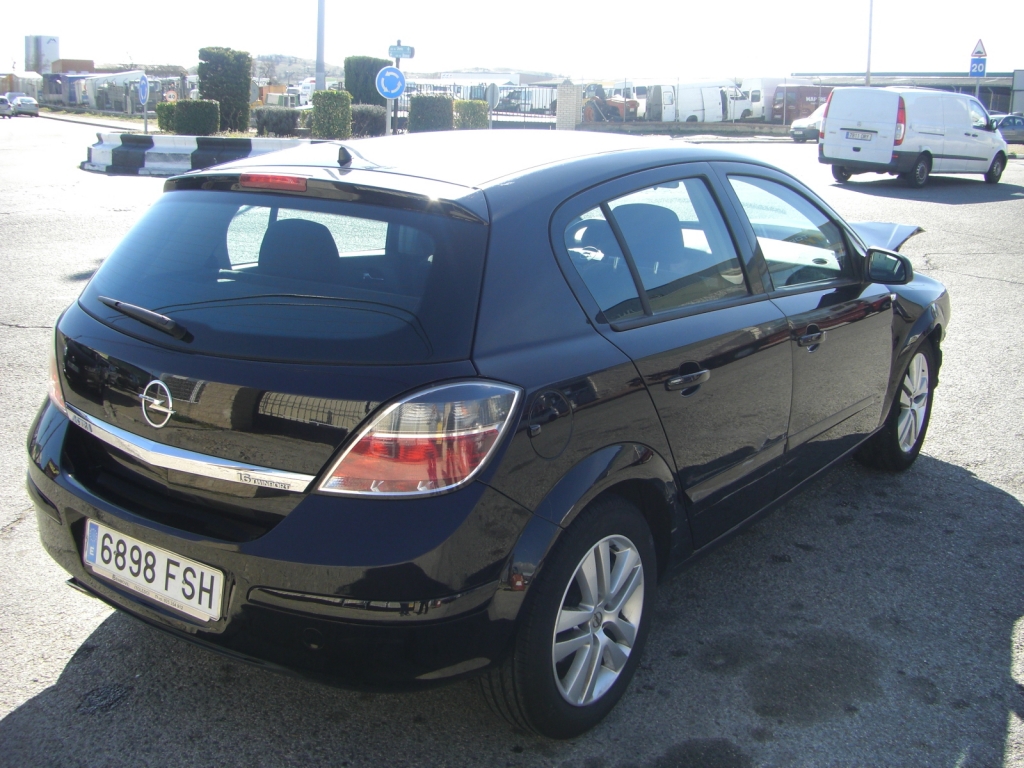 VISTA TRASERA DERECHA OPEL ASTRA 1.6 TWINPORT GASOLINA 105CV