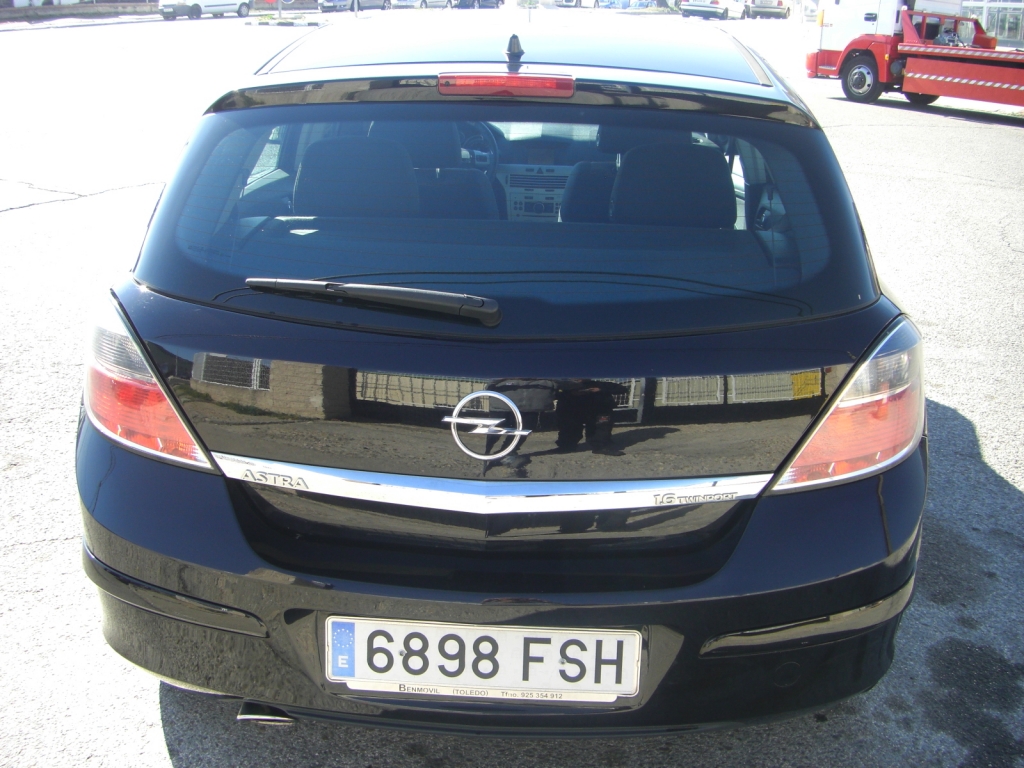 VISTA TRASERA OPEL ASTRA 1.6 TWINPORT GASOLINA 105CV
