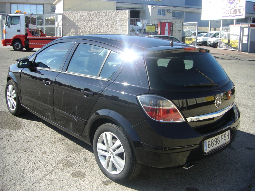 VISTA TRASERA IZQUIERDA OPEL ASTRA 1.6 TWINPORT GASOLINA 105CV