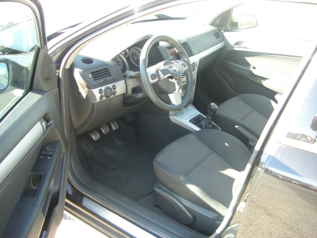 VISTA INTERIOR IZQUIERDO OPEL ASTRA 1.6 TWINPORT GASOLINA 105CV