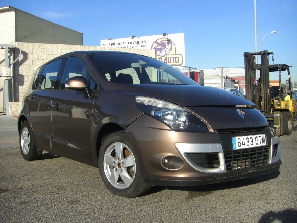 VISTA DELANTERA DERECHA RENAULT SCENIC 1.5 DCI DINAMIQUE 105CV