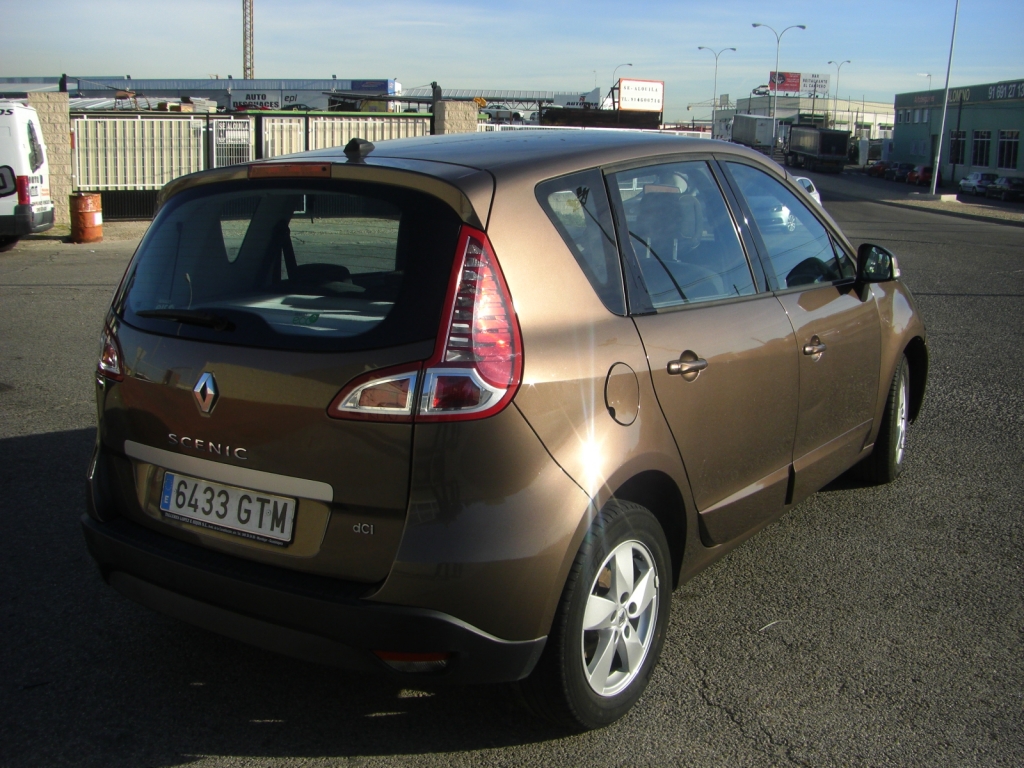 VISTA TRASERA DERECHA RENAULT SCENIC 1.5 DCI DINAMIQUE 105CV