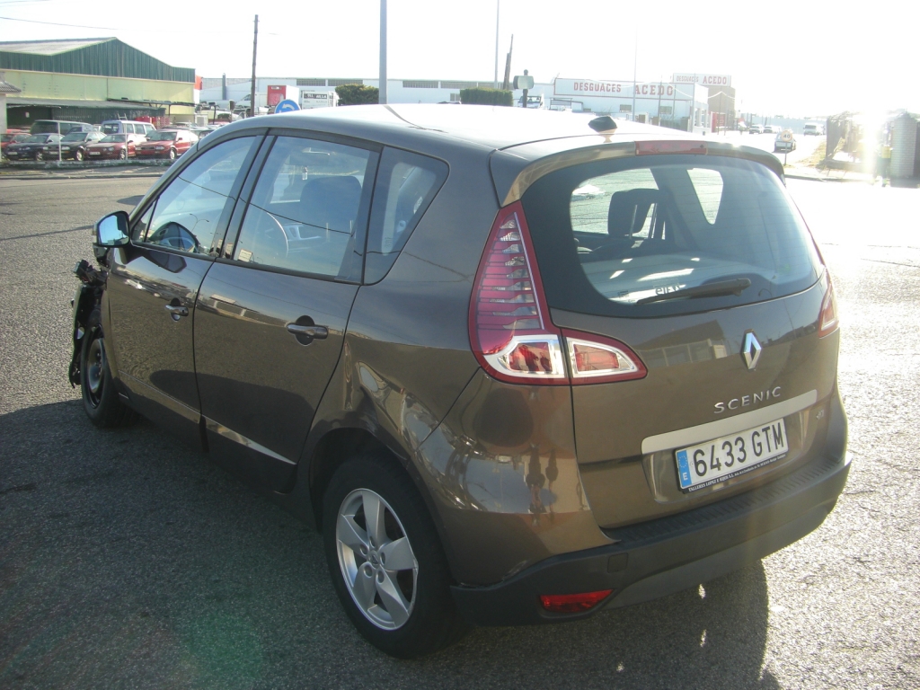 VISTA TRASERA IZQUIERDA RENAULT SCENIC 1.5 DCI DINAMIQUE 105CV