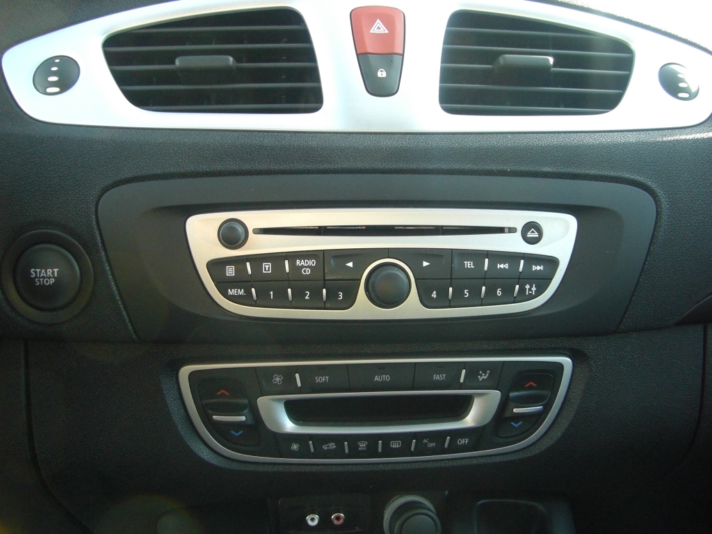 VISTA CD Y CLIMA VISTA INTERIOR TRASERO RENAULT SCENIC 1.5 DCI DINAMIQUE 105CV