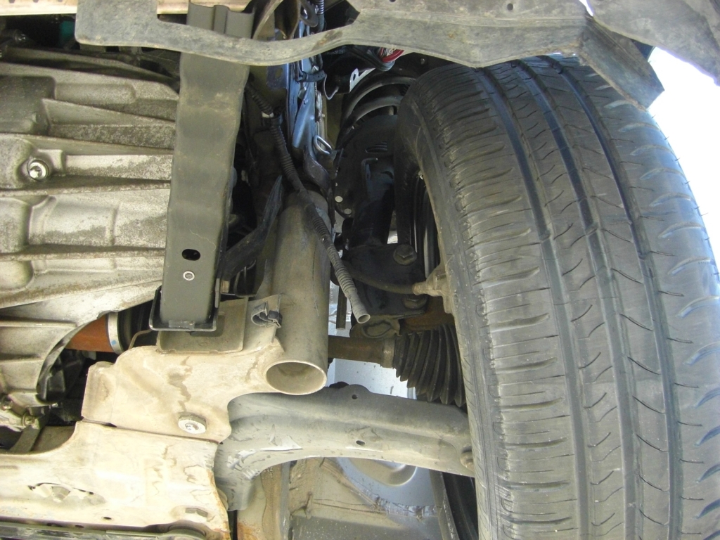 VISTA DAÑOS MECANICA DE RUEDA GOLPE VISTA INTERIOR TRASERO RENAULT SCENIC 1.5 DCI DINAMIQUE 105CV