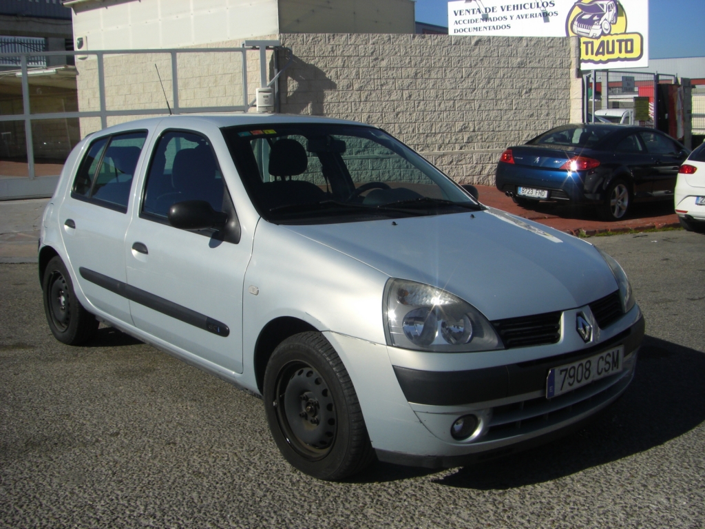 VISTA DELANTERA DERECHA RENAULT CLIO 1.5 DCI 81CV