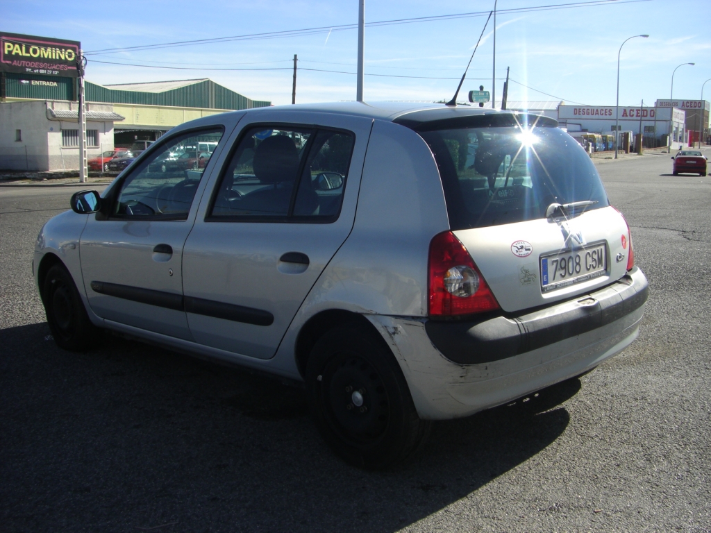 VISTA TRASERA IZQUIERDA RENAULT CLIO 1.5 DCI 81CV