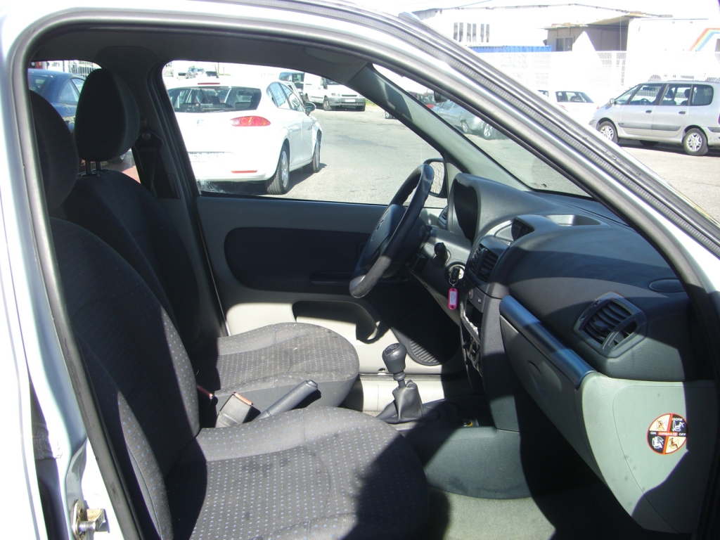 VISTA INTERIOR DERECHO RENAULT CLIO 1.5 DCI 81CV