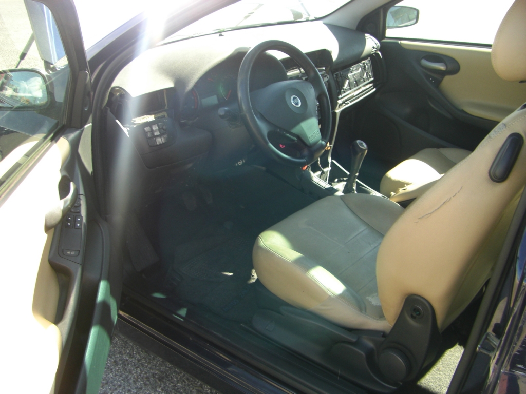 VISTA INTERIOR IZQUIERDO FIAT ESTILO 1.9 JTD 115CV