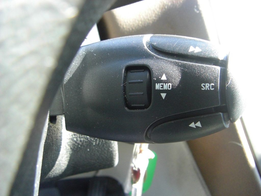 VISTA MANDOS AUDIO EN VOLANTE CITROEN XSARA PICASSO 1.6 HDI 108CV 