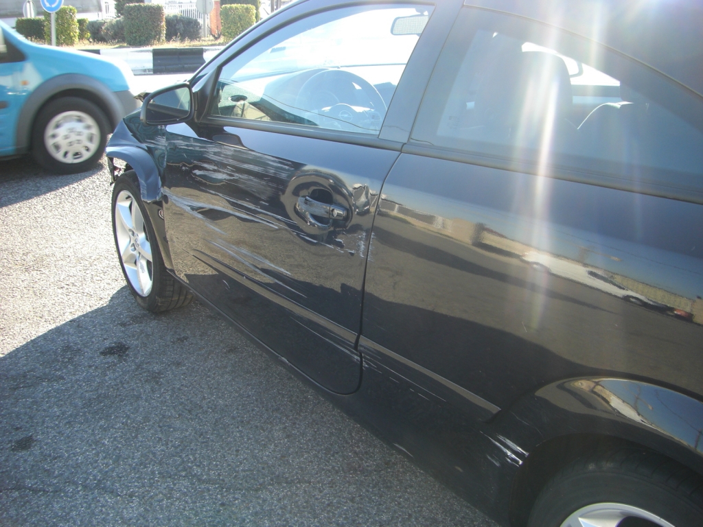 VISTA ROZE LATERAL OPEL ASTRA GTC 1.9 120CV