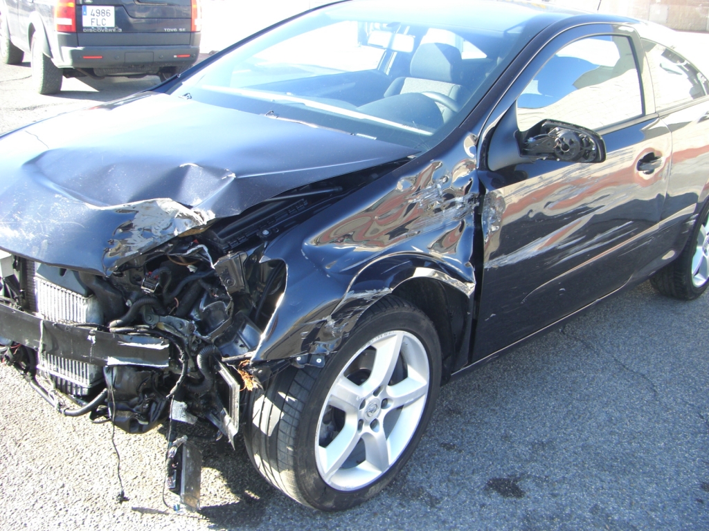 VISTA GOLPE OPEL ASTRA GTC 1.9 120CV