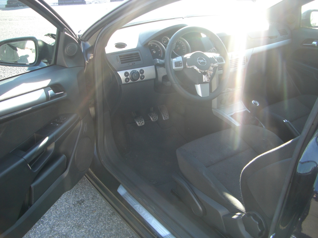 VISTA INTERIOR IZQUIERDO OPEL ASTRA GTC 1.9 120CV
