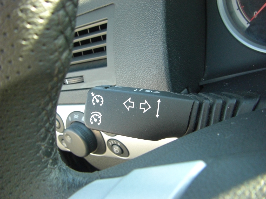 VISTA TEMPOMAT OPEL ASTRA GTC 1.9 120CV