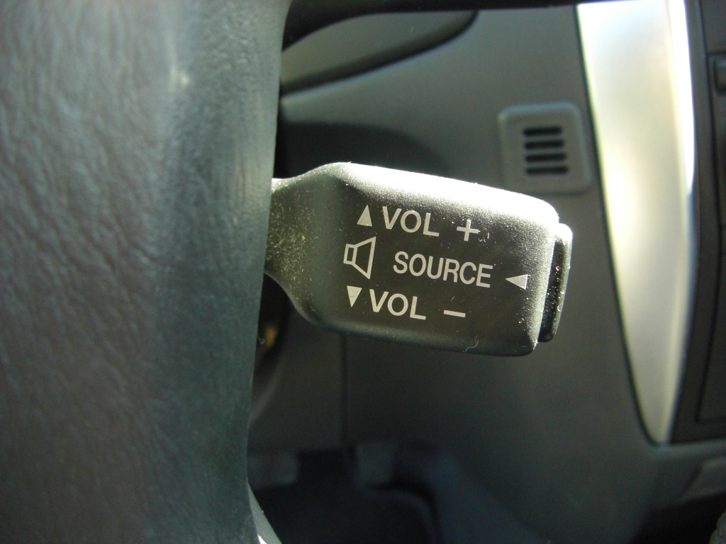 VISTA MANDOS AUDIO EN VOLANTE MAZDA PREMACY 2.0 100CV