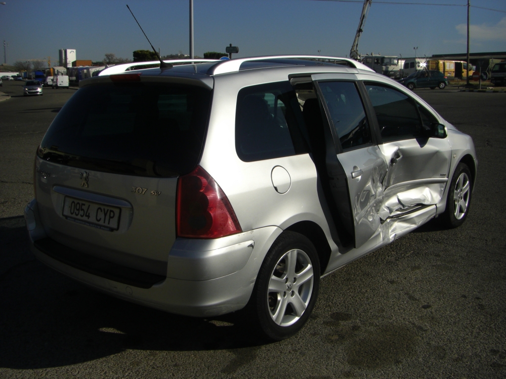 VISTA TRASERA DERECHA PEUGEOT 307 SW PACK 2.0 HDI 136CV 7 PLAZAS