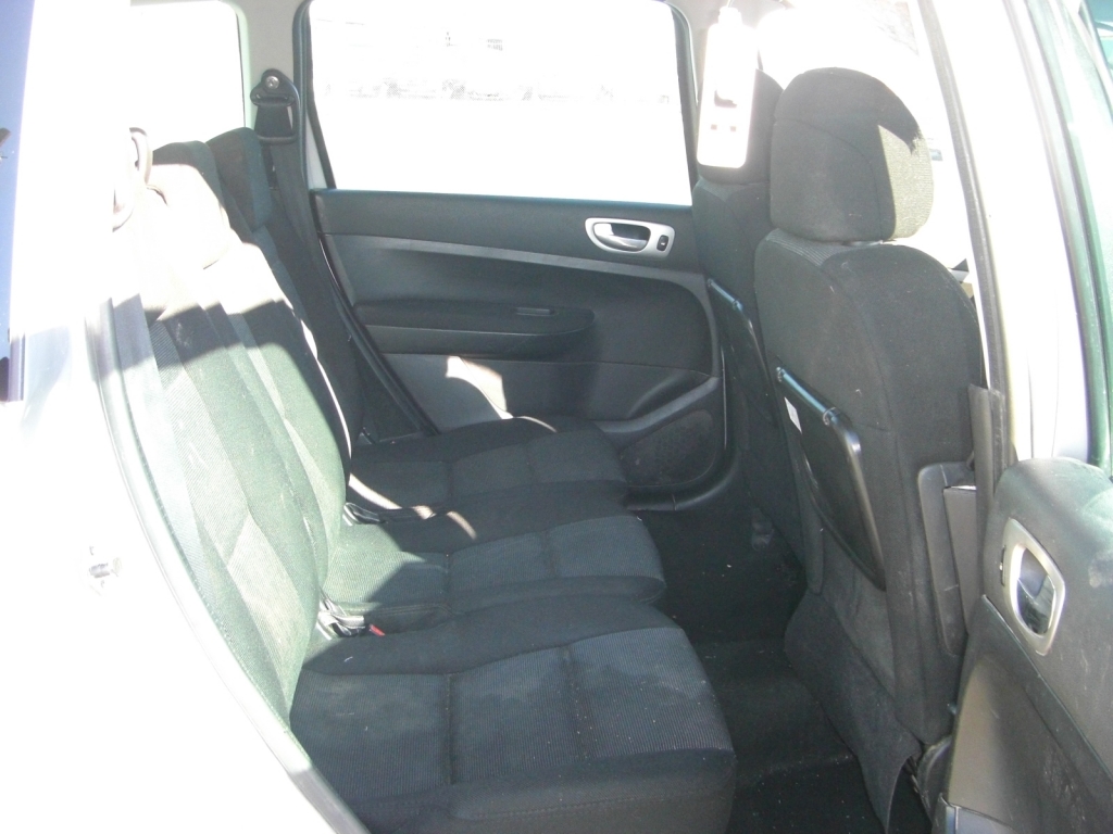 VISTA INTERIOR TRASERO PEUGEOT 307 SW PACK 2.0 HDI 136CV 7 PLAZAS