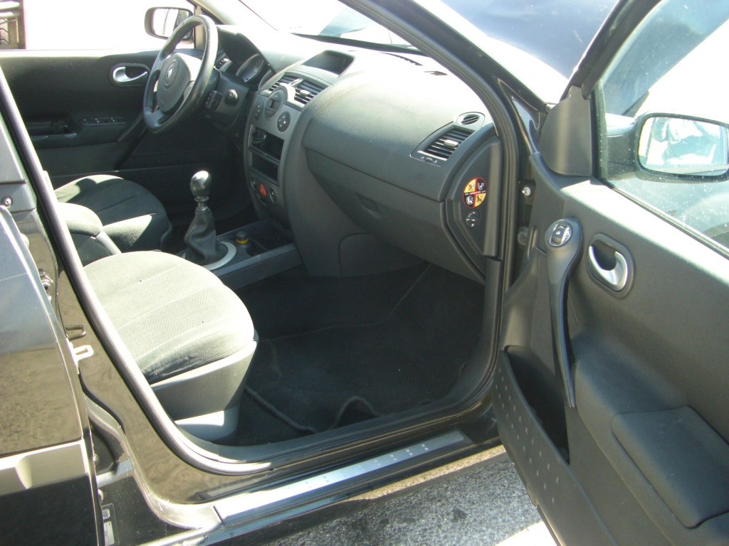VISTA INTERIOR DERECHO RENAULT MEGANE FAMILIAR 1.9 DCI 120CV