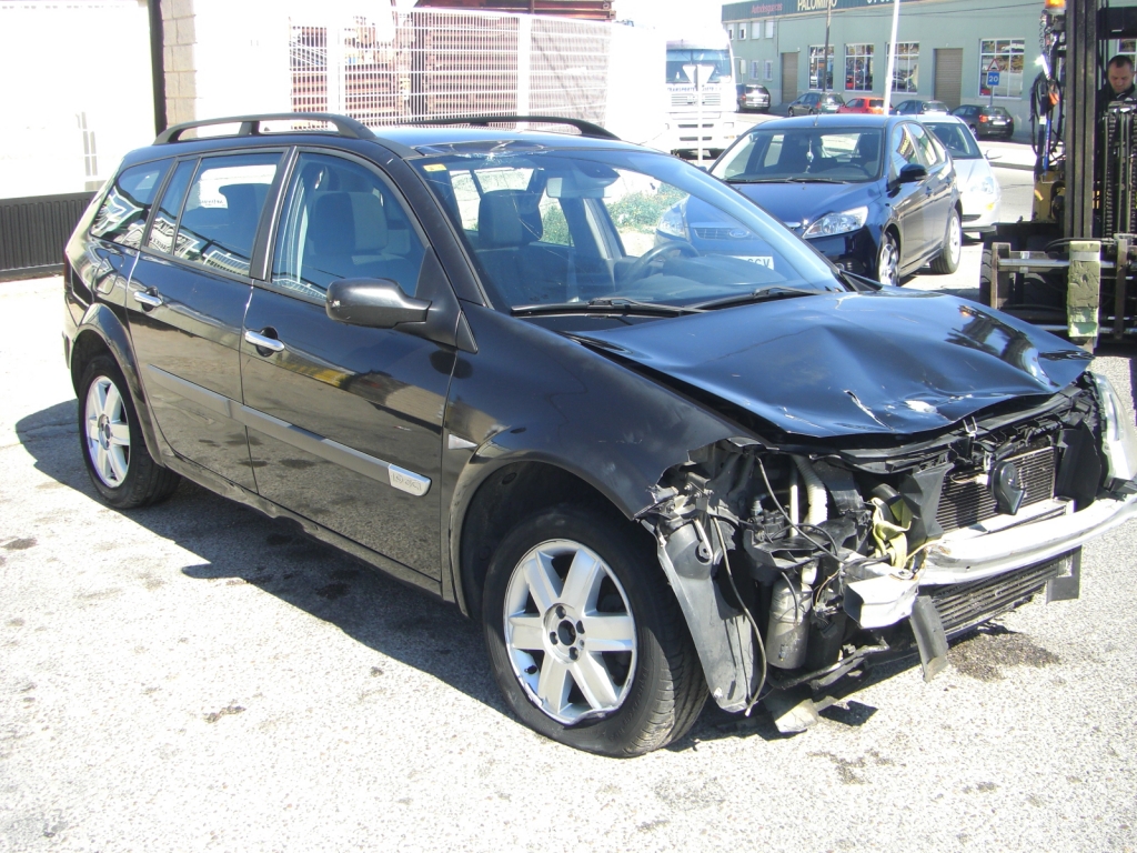 VISTA DELANTERA DERECHA RENAULT MEGANE FAMILIAR 1.9 DCI 120CV