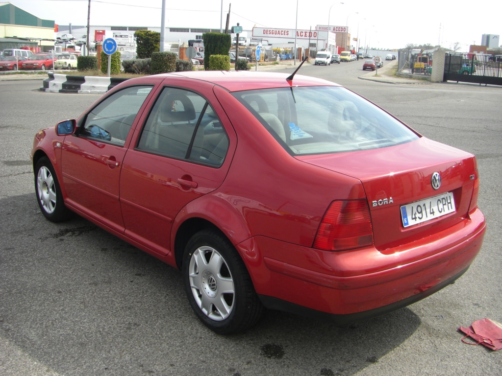 VISTA TRASERA IZQUIERDA VOLKSWAGEN BORA 1.9 TDI 115CV