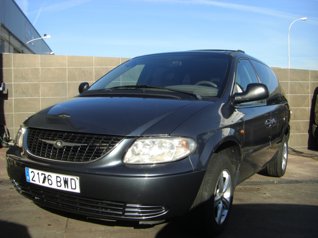 VISTA DELANTERA IZQUIERDA CHYSLER VOYAGER 2.5 CRDI 143CV 7 PLAZAS