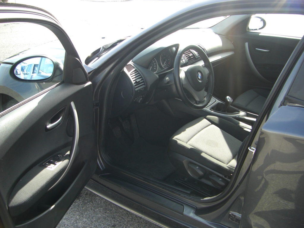 VISTA INTERIOR IZQUIERDOBMW 118 I 143CV GASOLINA 