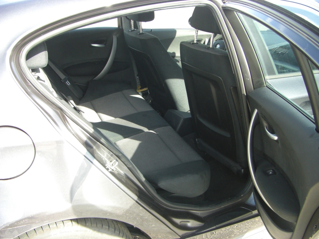 VISTA INTERIOR TRASERO BMW 118 I 143CV GASOLINA