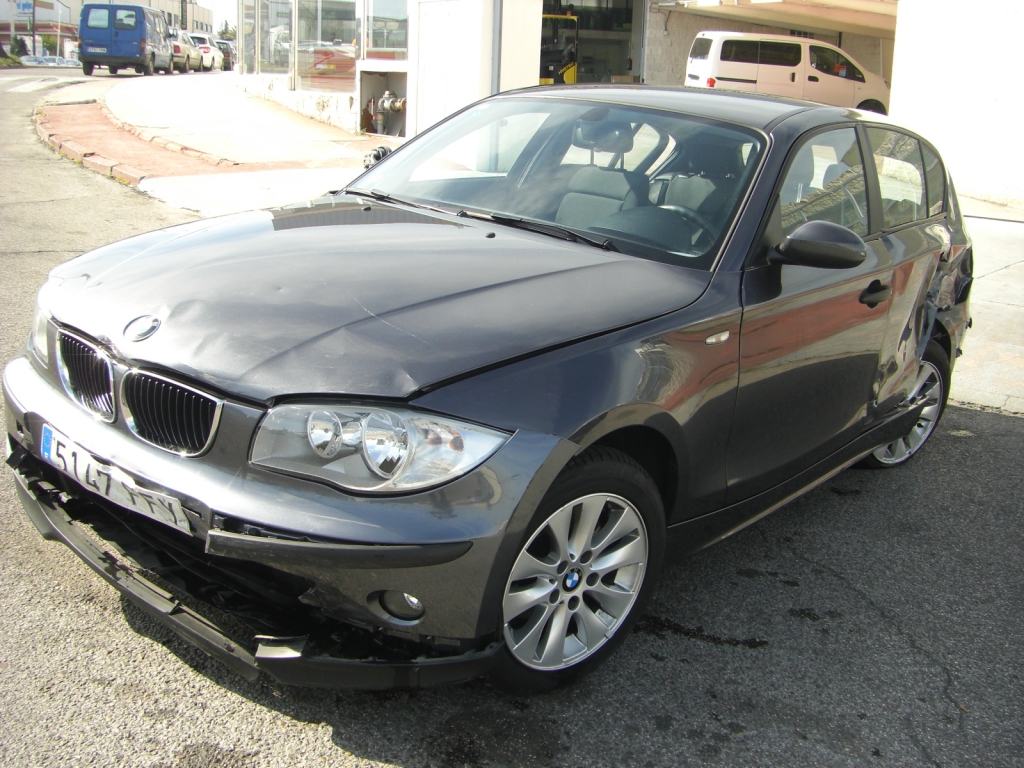 VISTA DELANTERA IZQUIERDA BMW 118 I 143CV GASOLINA