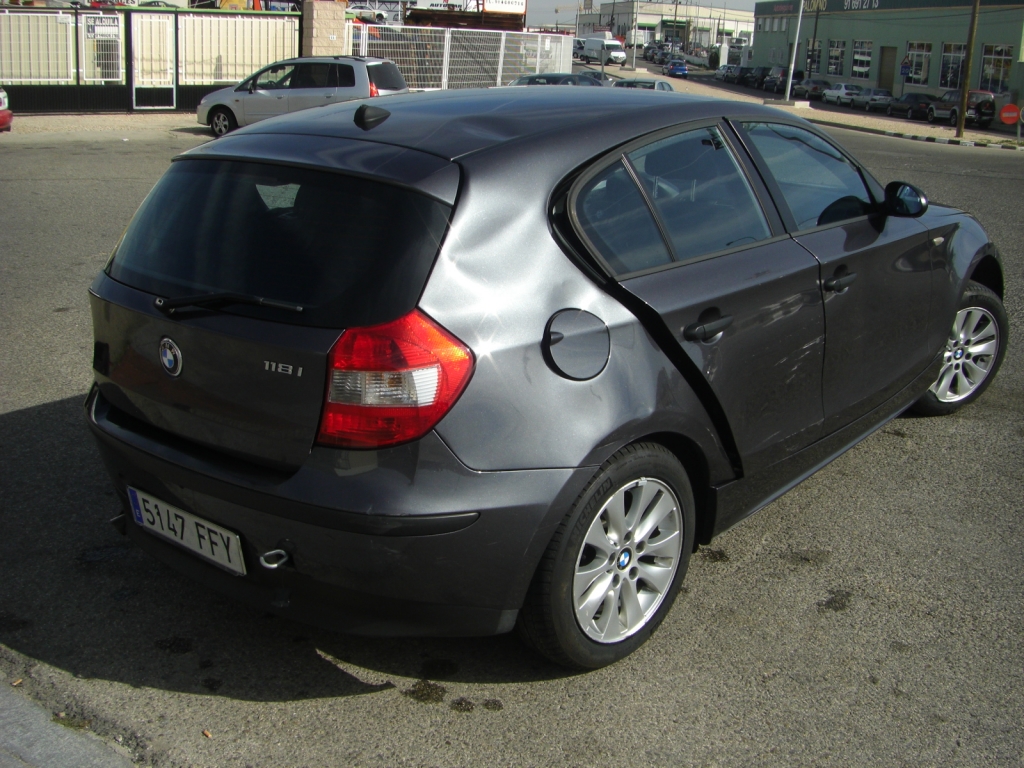 VISTA TRASERA DERECHA BMW 118 I 143CV GASOLINA