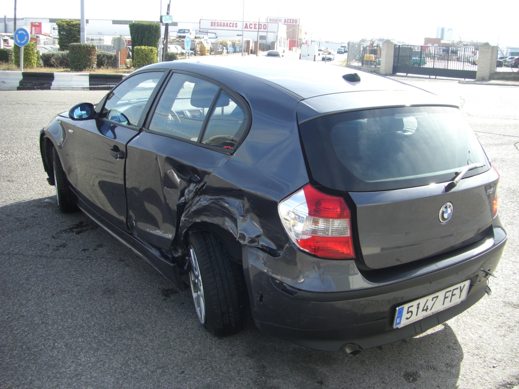 VISTA TRASERA IZQUIERDA BMW 118 I 143CV GASOLINA