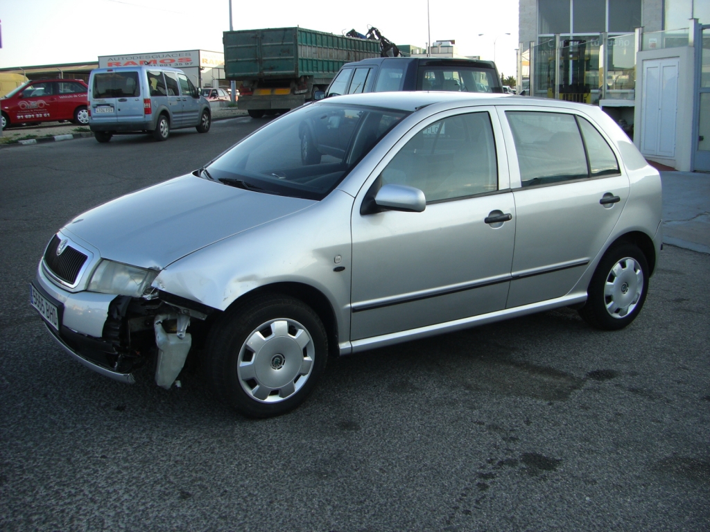 VISTA DELANTERA IZQUIERDA SKODA FABIA 1.4 GASOLINA 60CV