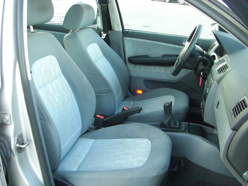 VISTA INTERIOR DERECHO SKODA FABIA 1.4 GASOLINA 60CV