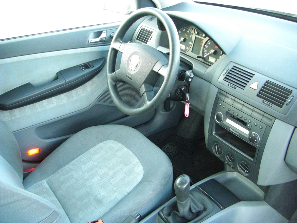 VISTA INTERIOR SALPICADERO SKODA FABIA 1.4 GASOLINA 60CV