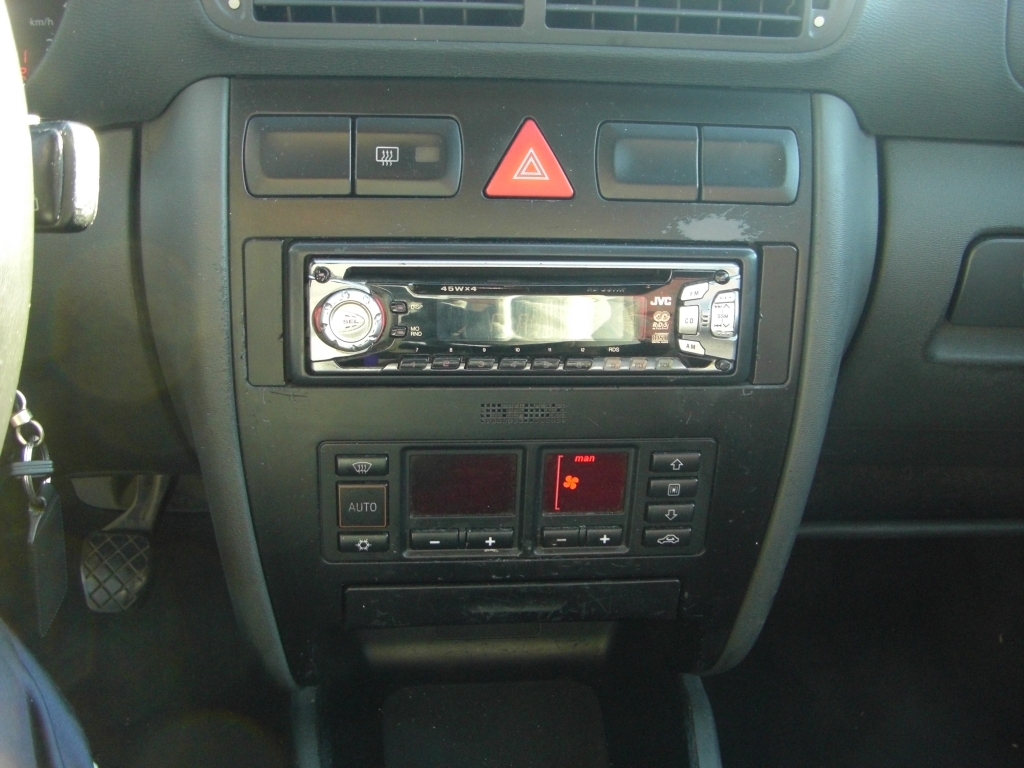 VISTA CD Y CLIMA AUDI A-3 1.9 TDI 110CV