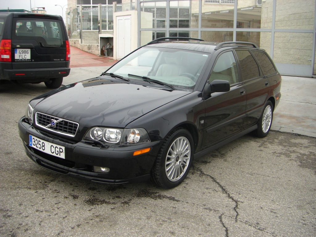 VISTA DELANTERA IZQUIERDA VOLVO V-40 SPORT 1.9 D 115CV FAMILIAR