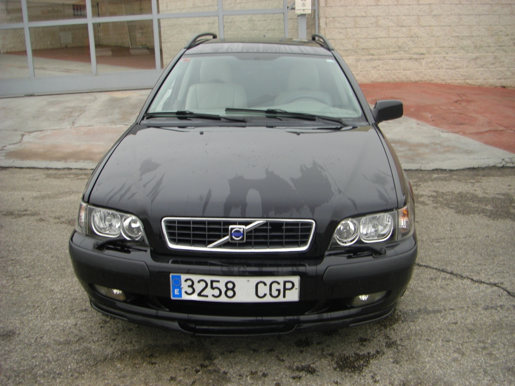 VISTA DELANTERA VOLVO V-40 SPORT 1.9 D 115CV FAMILIAR