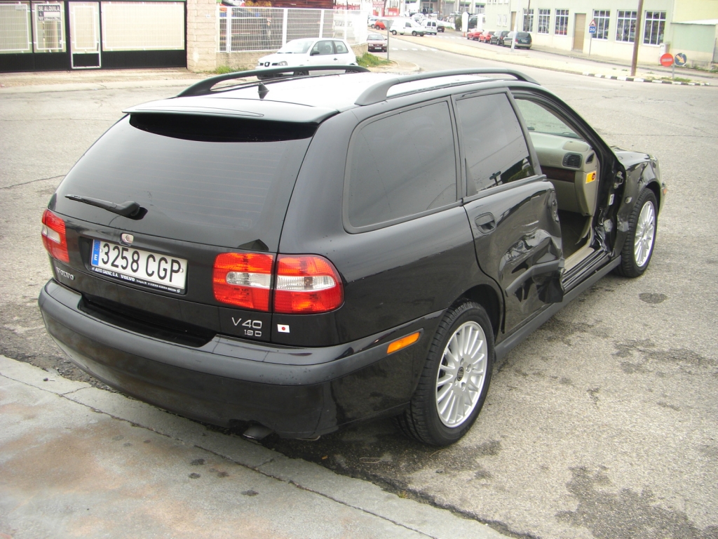 VISTA TRASERA DERECHA VOLVO V-40 SPORT 1.9 D 115CV FAMILIAR 