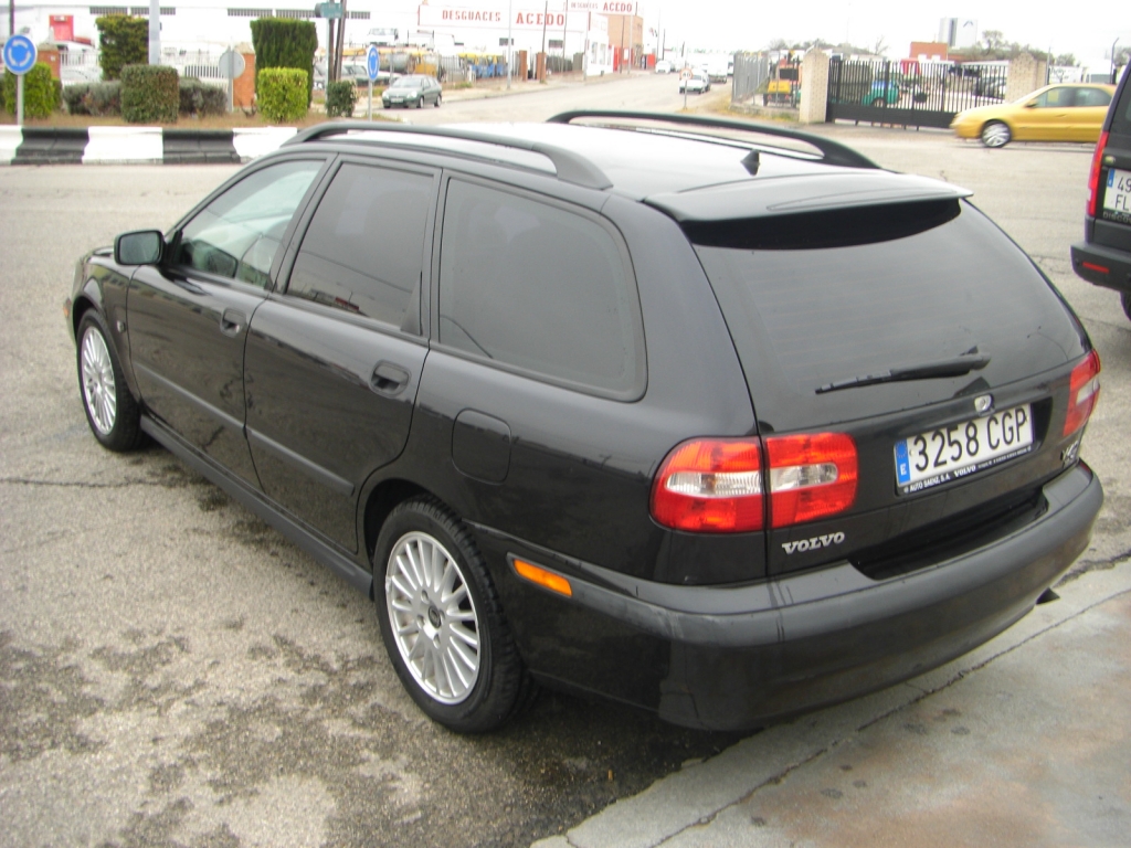 VISTA TRASERA IZQUIERDA VOLVO V-40 SPORT 1.9 D 115CV FAMILIAR