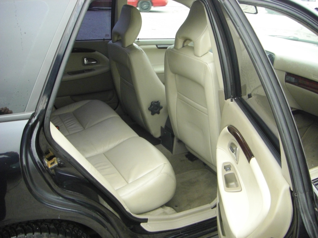 VISTA INTERIOR TRASERO VOLVO V-40 SPORT 1.9 D 115CV FAMILIAR