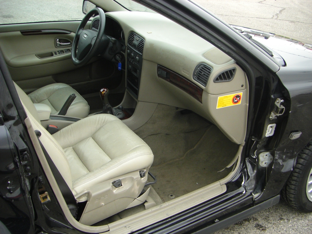 VISTA INTERIOR DERECHO VOLVO V-40 SPORT 1.9 D 115CV FAMILIAR