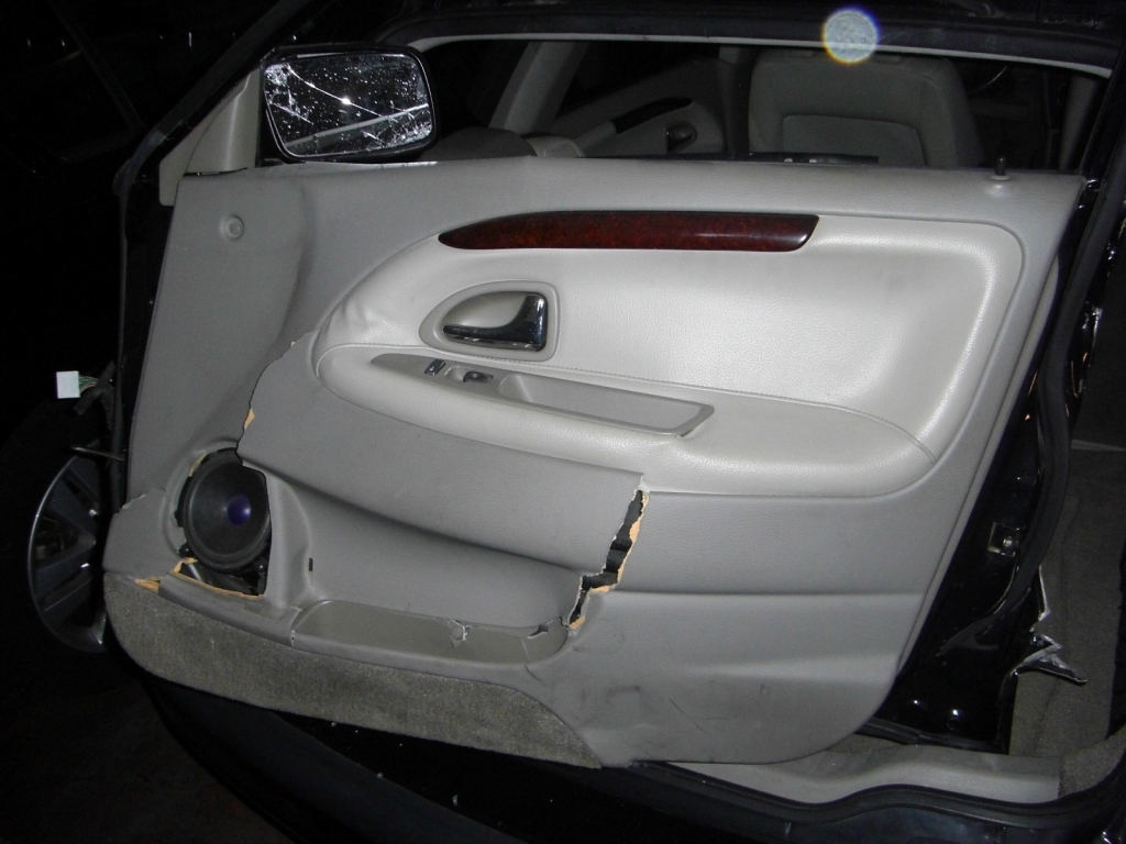 VISTA INTERIOR PUERTA DAÑADA VOLVO V-40 SPORT 1.9 TD 115CV FAMILIAR