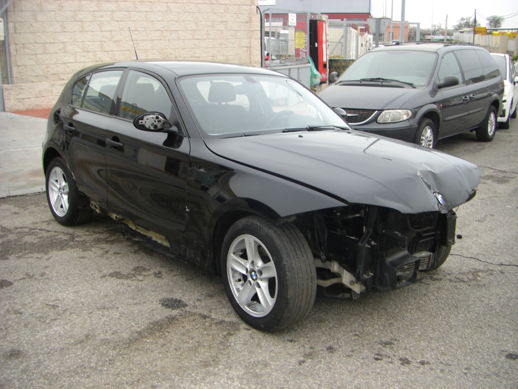 VISTA DELANTERA DERECHA BMW 118 D 2.0 122CV